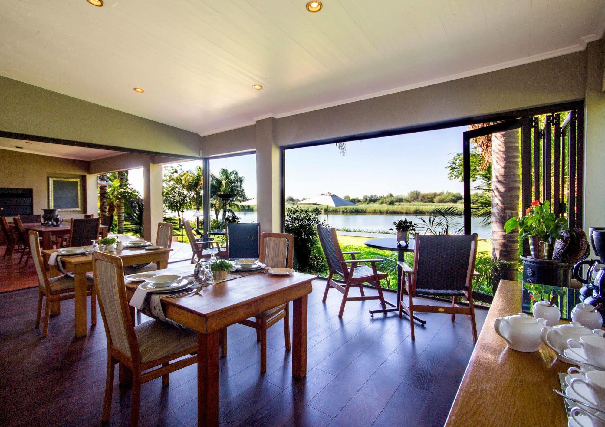 River Place Manor Upington Esterno foto