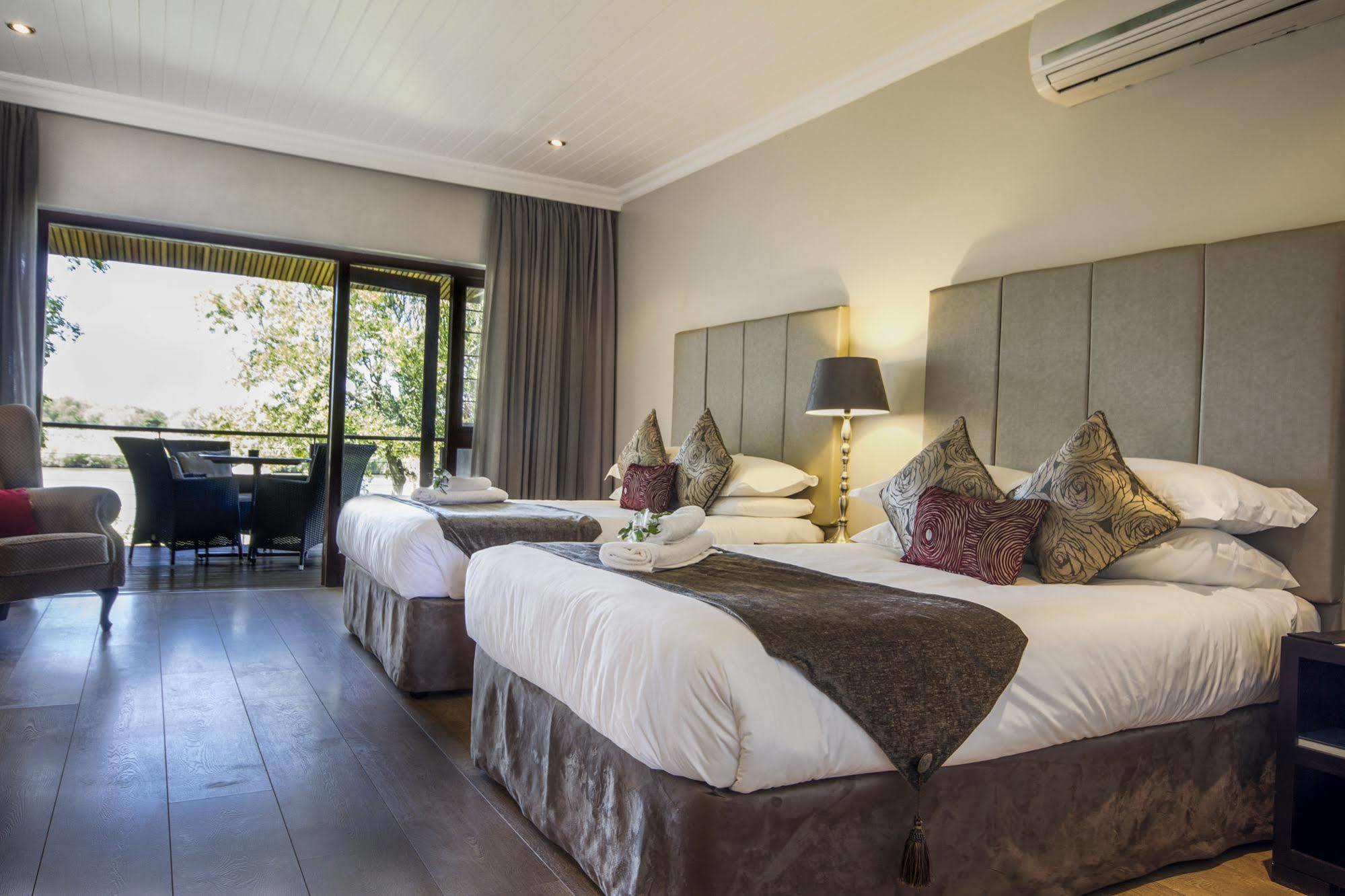 River Place Manor Upington Esterno foto